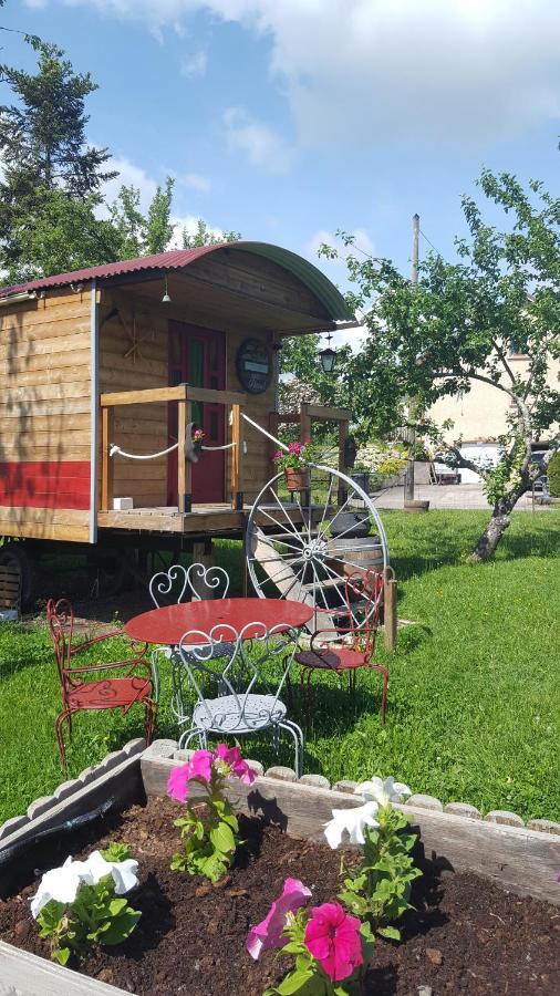 La Roulotte Des Amish & Bain Nordique A Remous Jacuzzi Guest House Mattexey Exterior photo